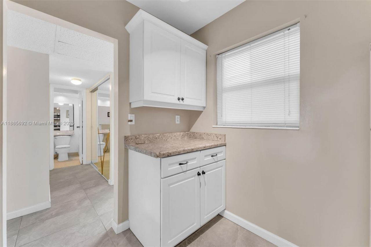 5000 NW 36th St, Unit 506, Lauderdale Lakes, FL 33319 Photo