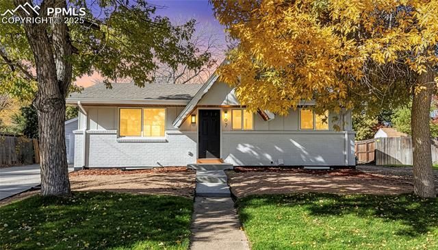 367 S Queen Circle, Lakewood, CO 80226 Main Photo