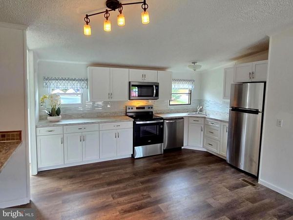 211 MERRY STREET, HAMBURG, PA 19526