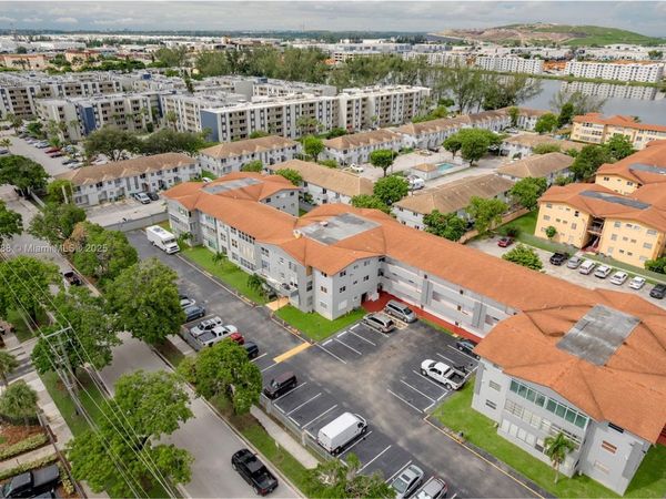 120 Royal Palm Rd, Unit 315, Hialeah Gardens, FL 33016