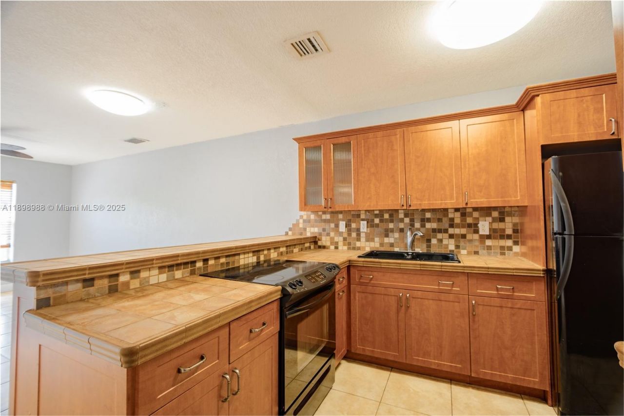 120 Royal Palm Rd, Unit 315, Hialeah Gardens, FL 33016 Photo