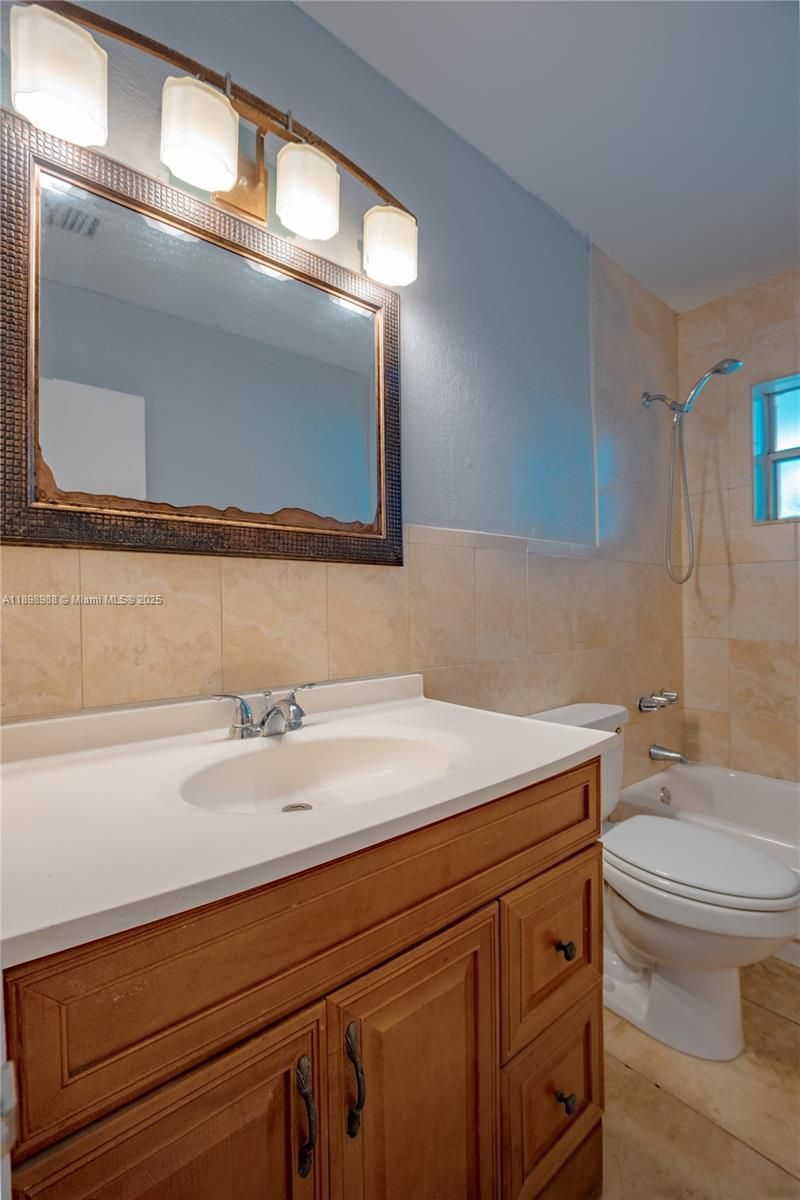 120 Royal Palm Rd, Unit 315, Hialeah Gardens, FL 33016 Photo