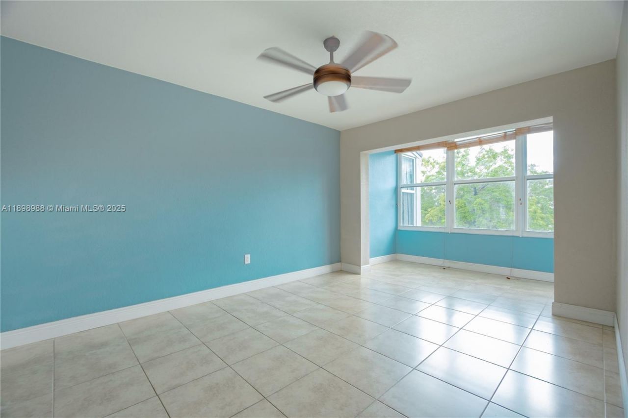 120 Royal Palm Rd, Unit 315, Hialeah Gardens, FL 33016 Photo