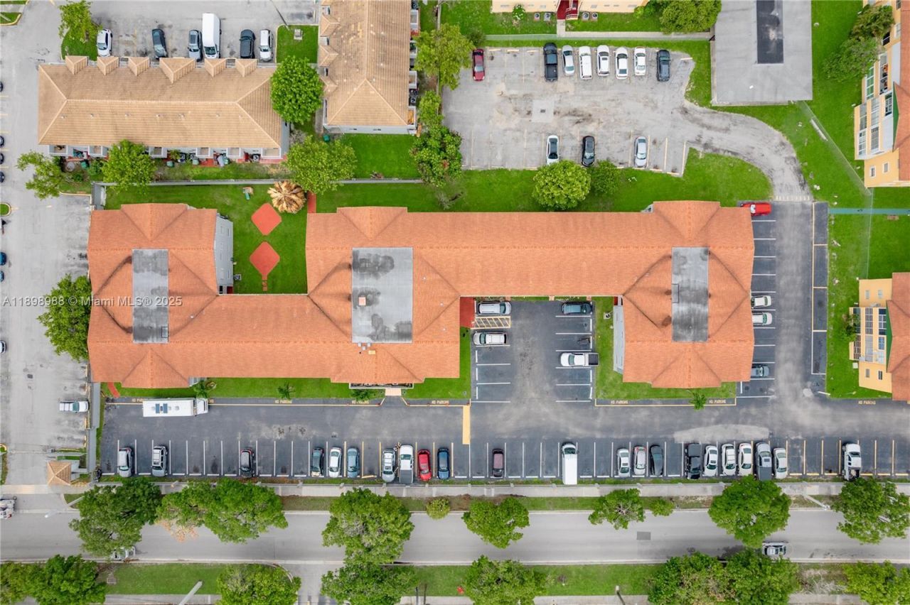 120 Royal Palm Rd, Unit 315, Hialeah Gardens, FL 33016 Photo