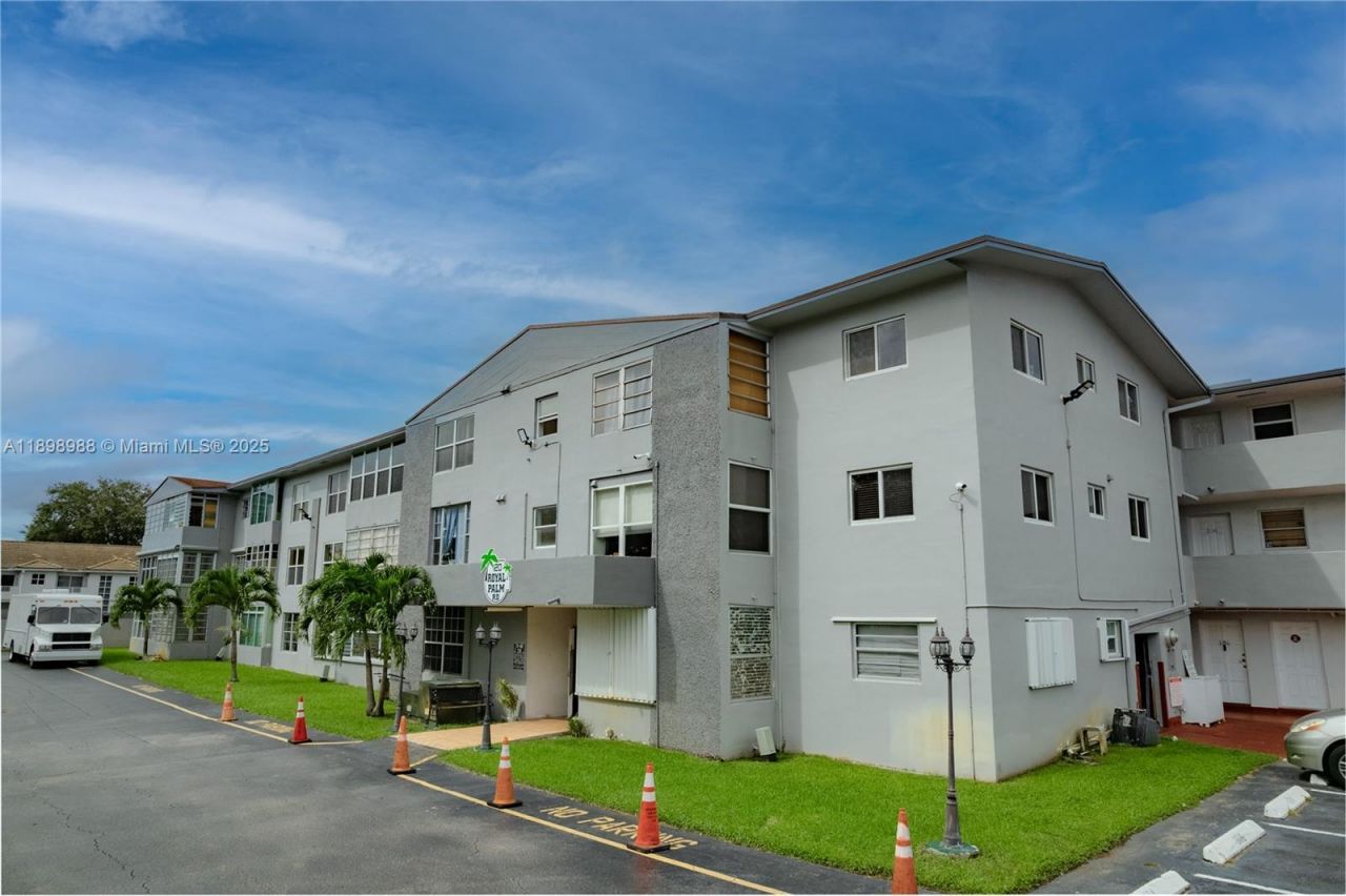 120 Royal Palm Rd, Unit 315, Hialeah Gardens, FL 33016 Photo