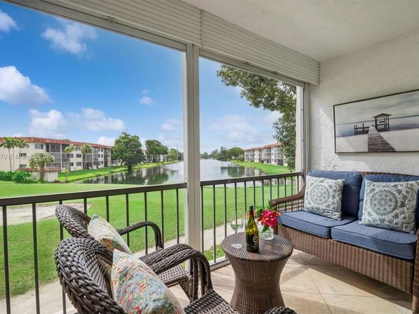 411 S Hollybrook Dr, Unit 204, Pembroke Pines, FL 33025