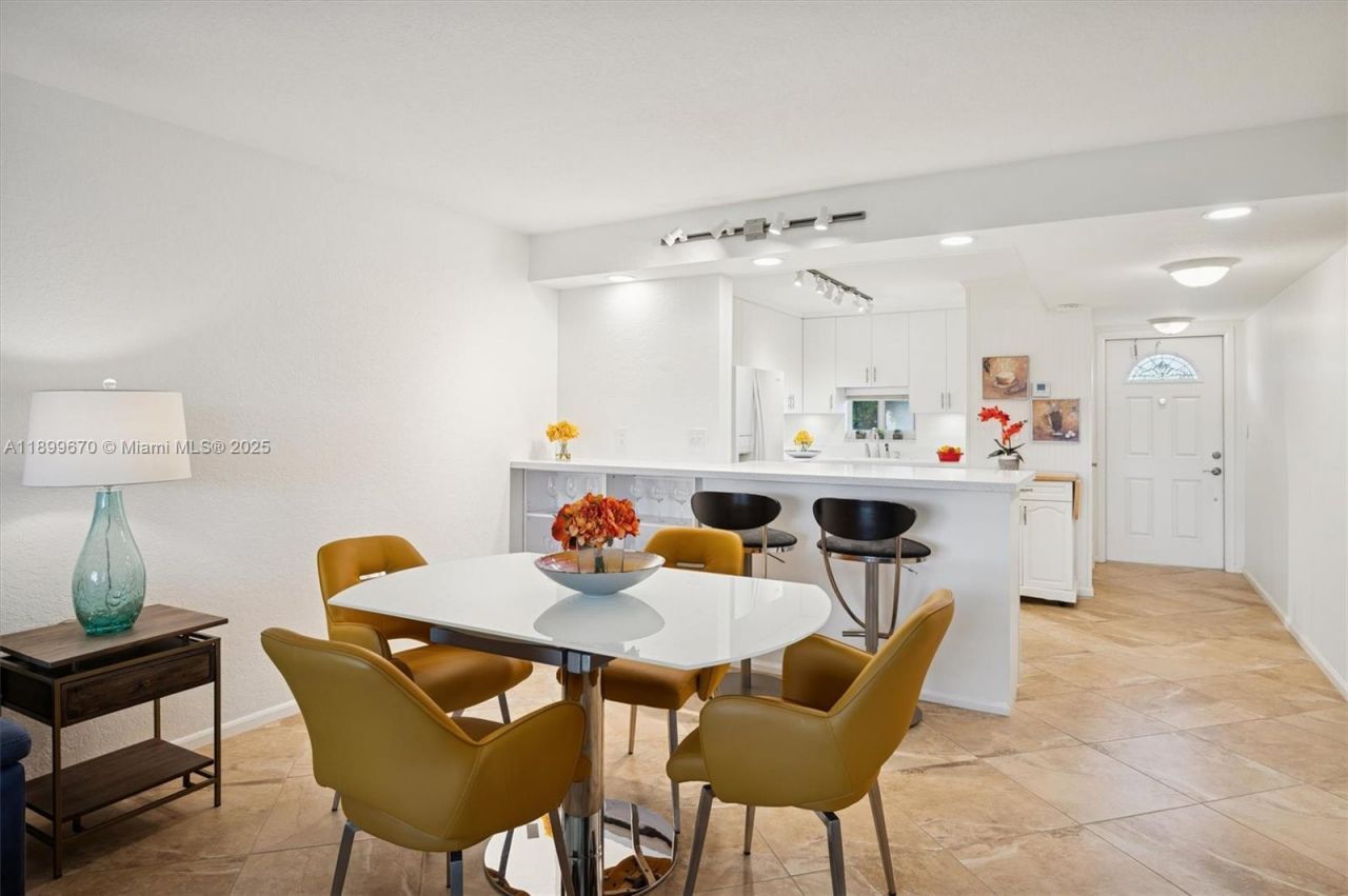 411 S Hollybrook Dr, Unit 204, Pembroke Pines, FL 33025 Photo