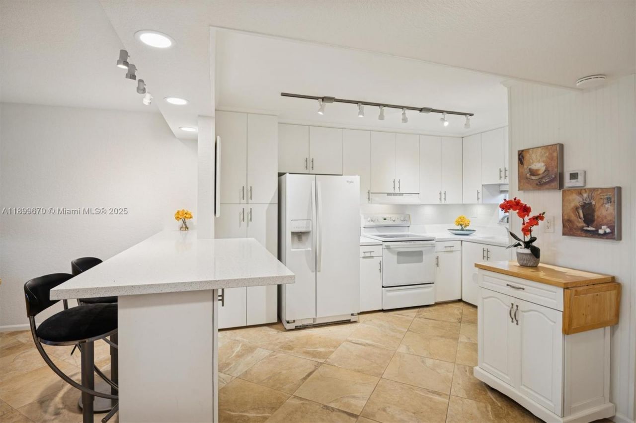 411 S Hollybrook Dr, Unit 204, Pembroke Pines, FL 33025 Photo