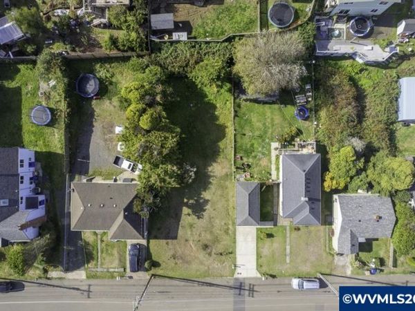 112 SW Lee St, Newport, OR 97365