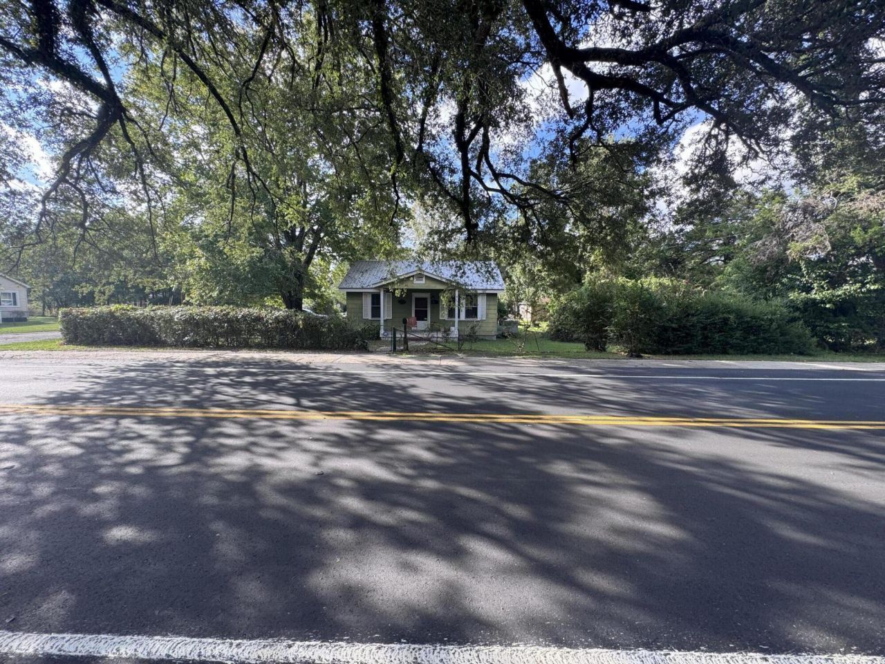 808 W 1st Street Photo 17