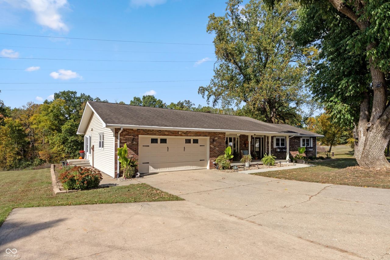 8560 N Lakewood Place, West Terre Haute, IN 47885 Main Photo