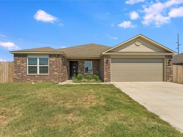 917 W Aiden Drive, Siloam Springs, AR 72761