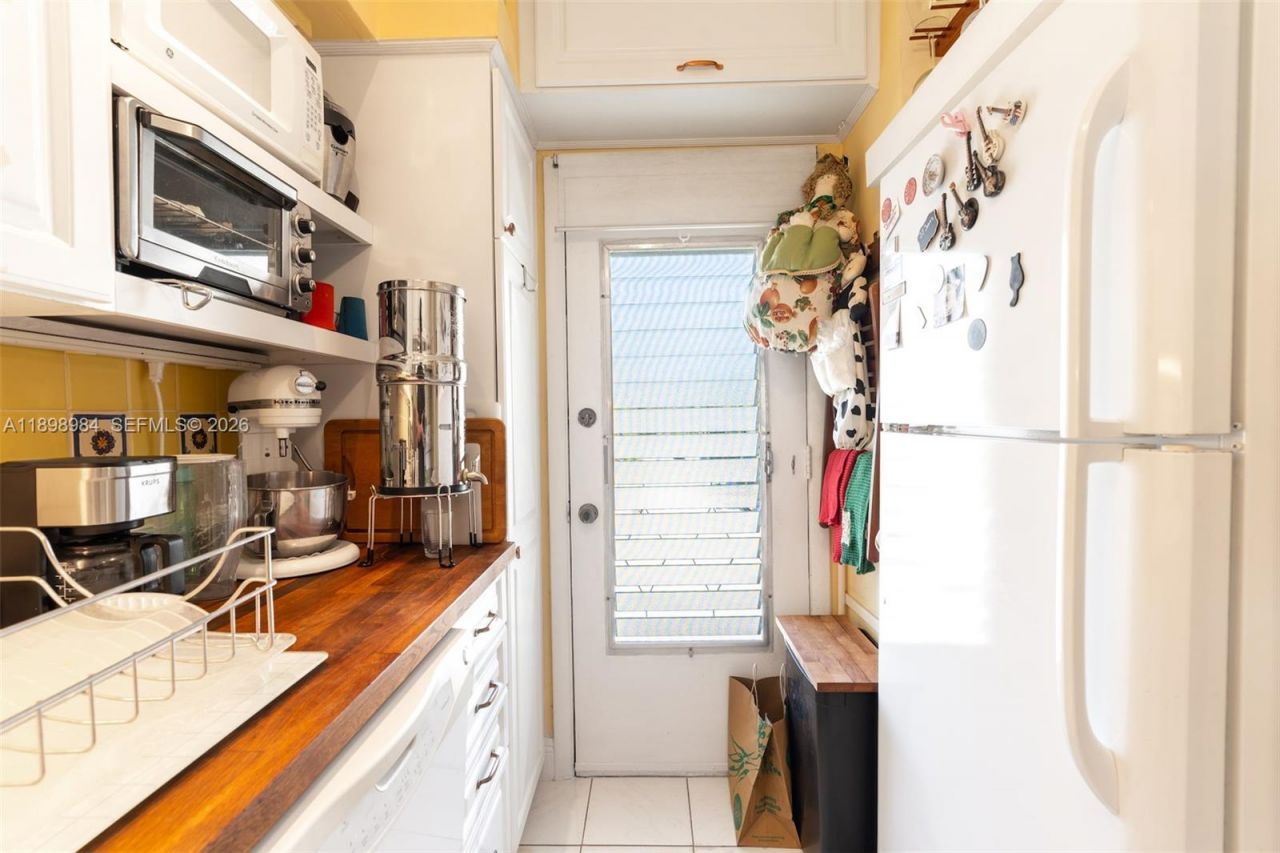 2500 Diana Dr, Unit 305, Hallandale Beach, FL 33009 Photo