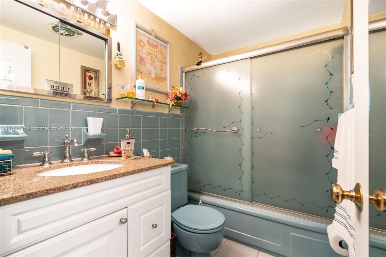 2500 Diana Dr, Unit 305, Hallandale Beach, FL 33009 Photo