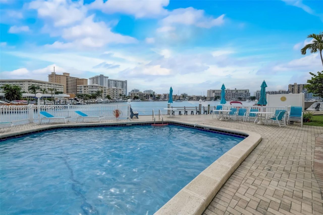 2500 Diana Dr, Unit 305, Hallandale Beach, FL 33009 Photo