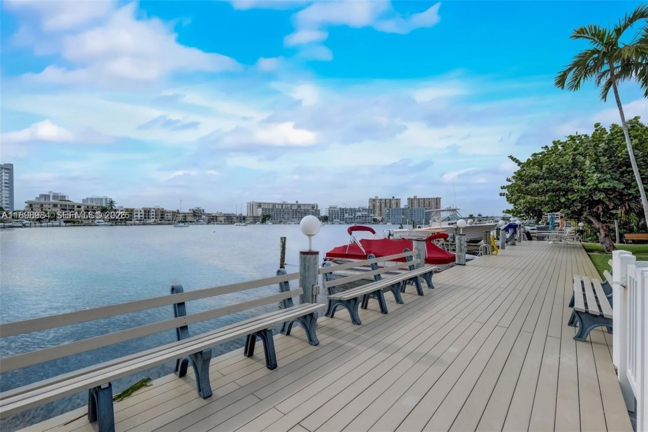 2500 Diana Dr, Unit 305, Hallandale Beach, FL 33009 Photo