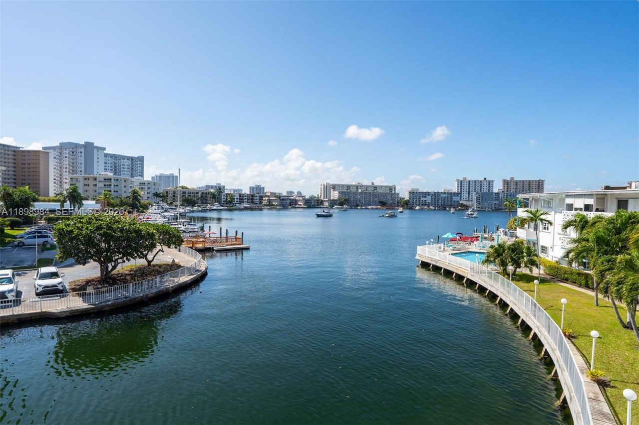 2500 Diana Dr, Unit 305, Hallandale Beach, FL 33009 Photo