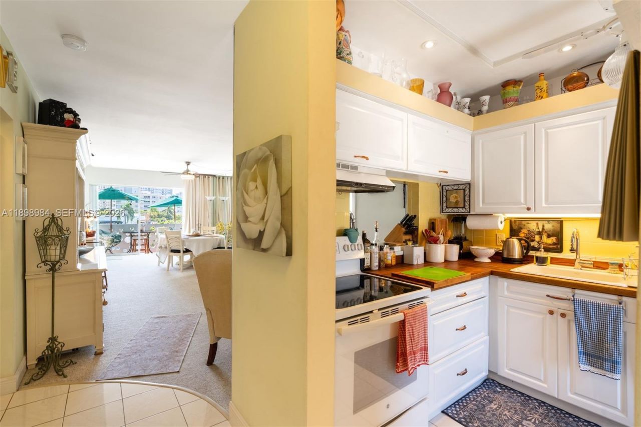 2500 Diana Dr, Unit 305, Hallandale Beach, FL 33009 Photo