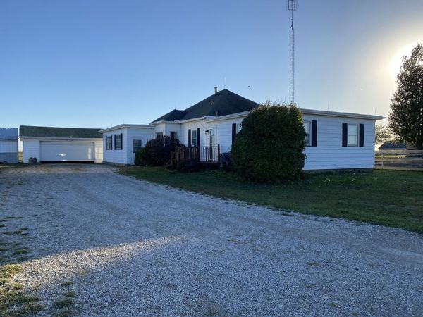 82 N 23rd Road, Peru, IL 61354