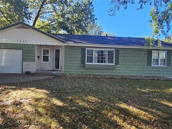 1607 Edgewood Lane, Lexington, MO 64067