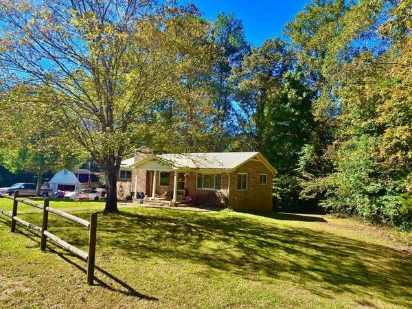 936 Ridge Rd, Quebeck, TN 38579