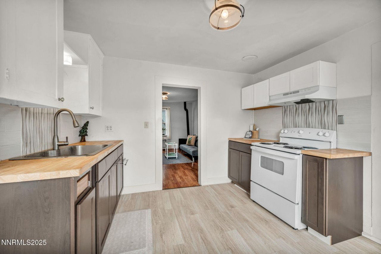 240 S Center Street, Yerington, NV 89447 Photo