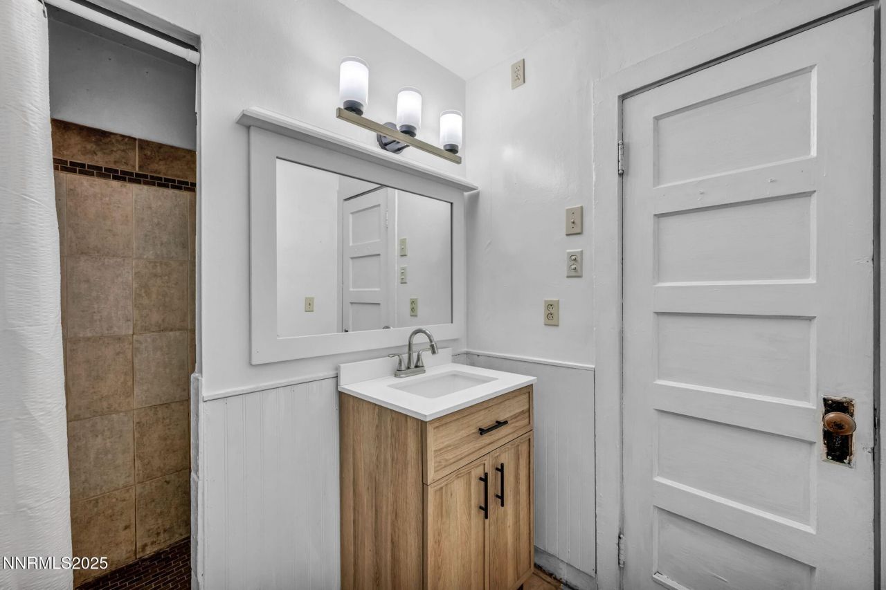 240 S Center Street, Yerington, NV 89447 Photo