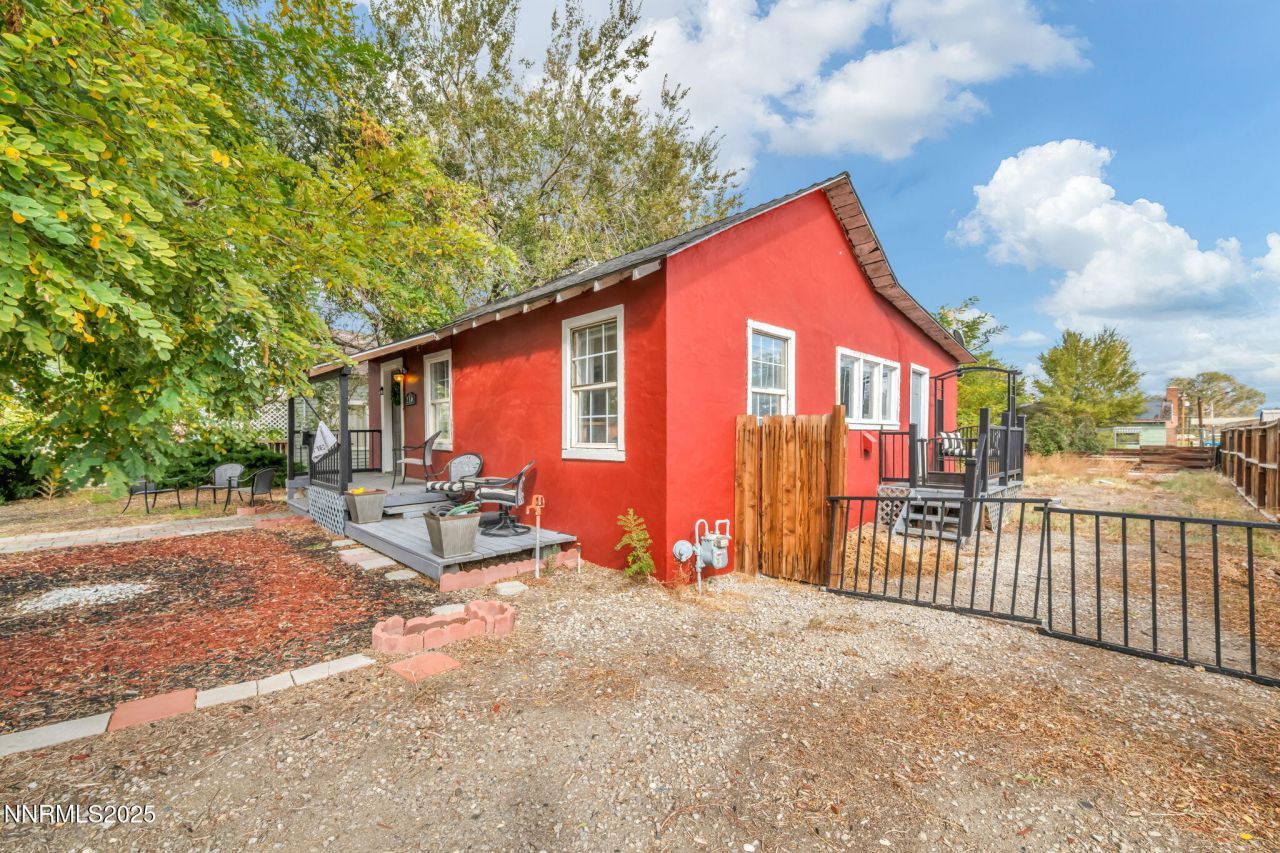 240 S Center Street, Yerington, NV 89447 Photo