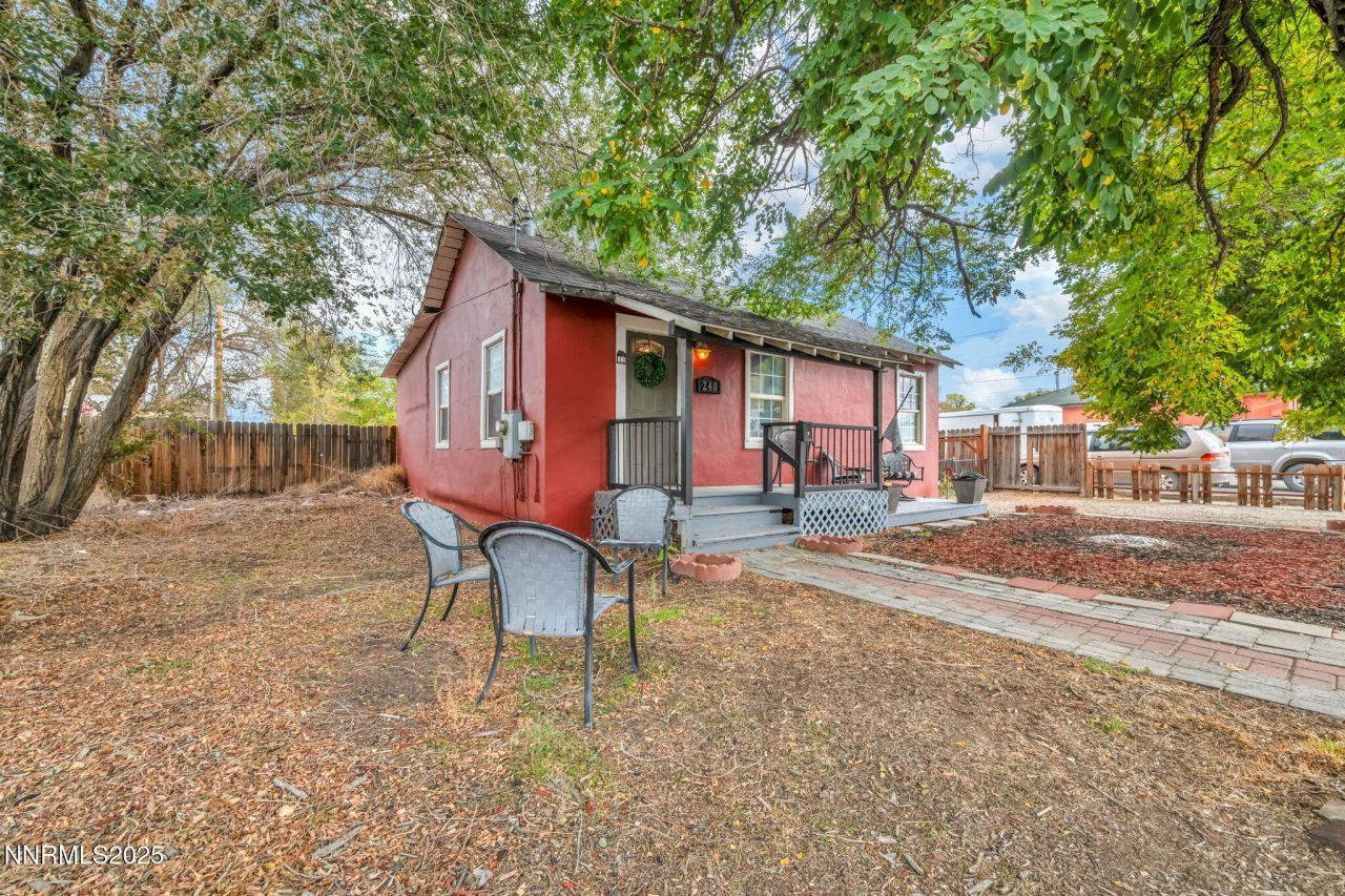 240 S Center Street, Yerington, NV 89447 Photo