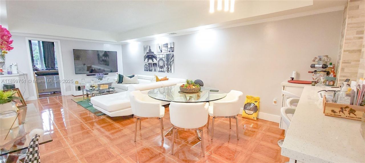 1080 Del Lago Cir, Unit 201, Sunrise, FL 33313 Photo