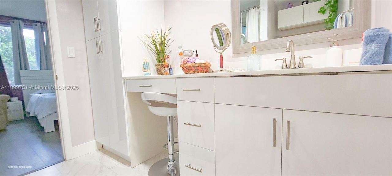 1080 Del Lago Cir, Unit 201, Sunrise, FL 33313 Photo