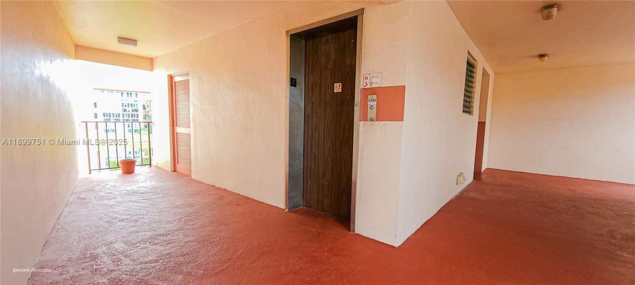 1080 Del Lago Cir, Unit 201, Sunrise, FL 33313 Photo