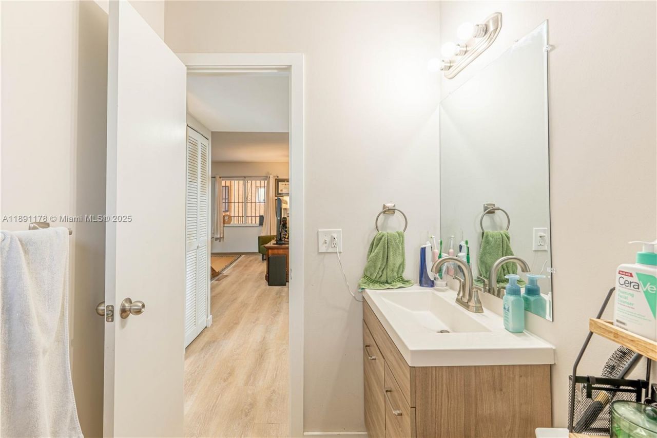 2921 SW 10th St, Unit 26, Miami, FL 33135 Photo