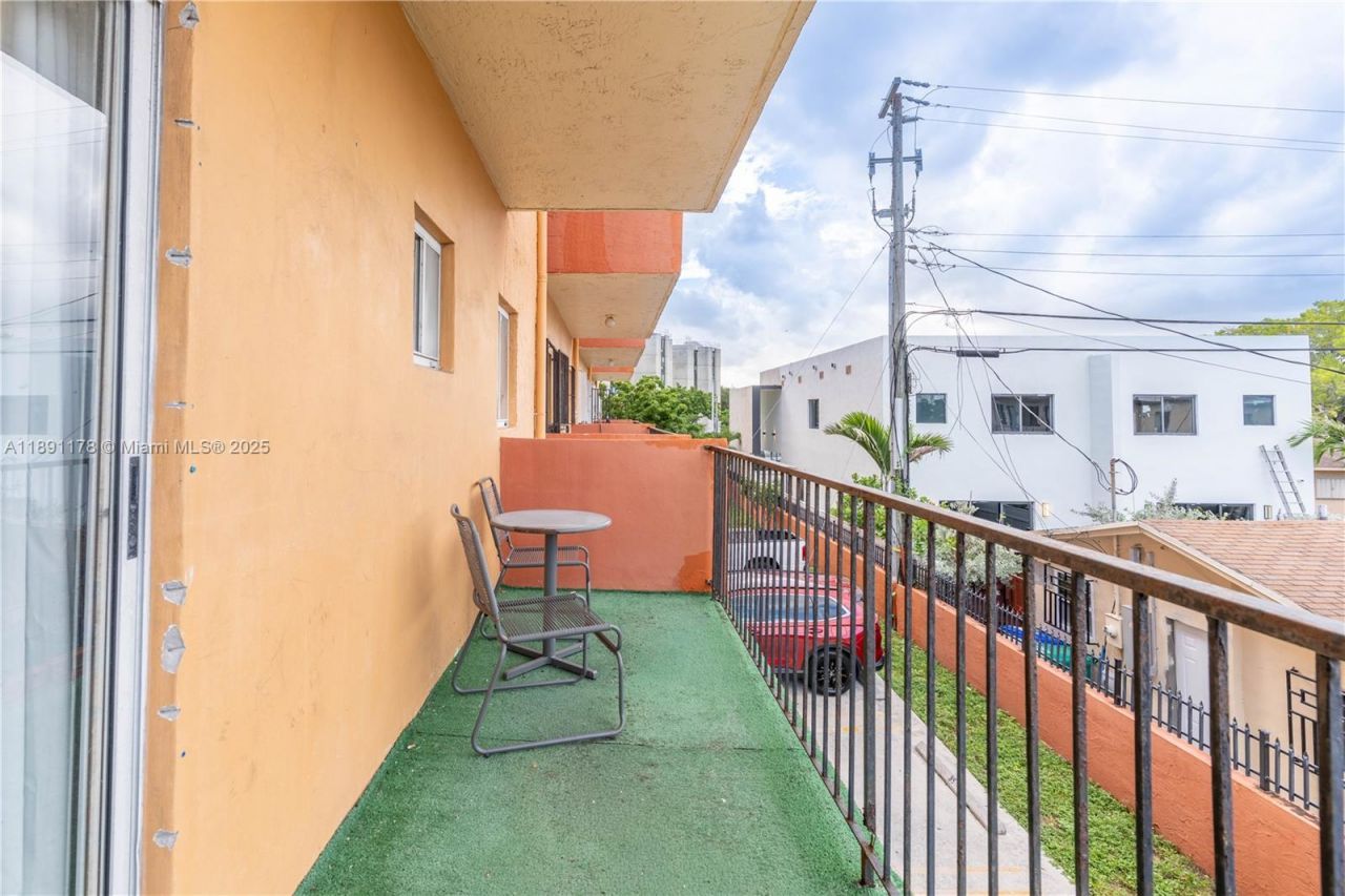 2921 SW 10th St, Unit 26, Miami, FL 33135 Photo