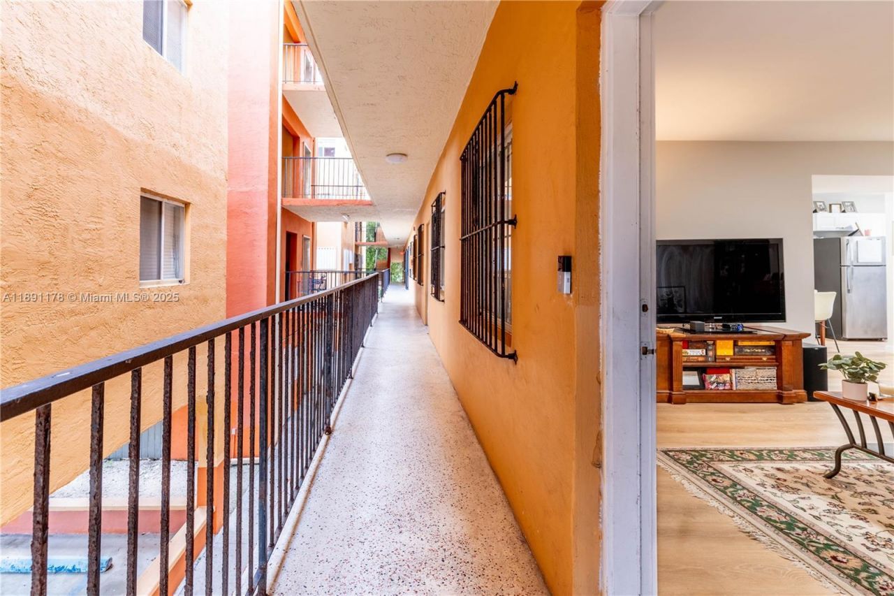 2921 SW 10th St, Unit 26, Miami, FL 33135 Photo