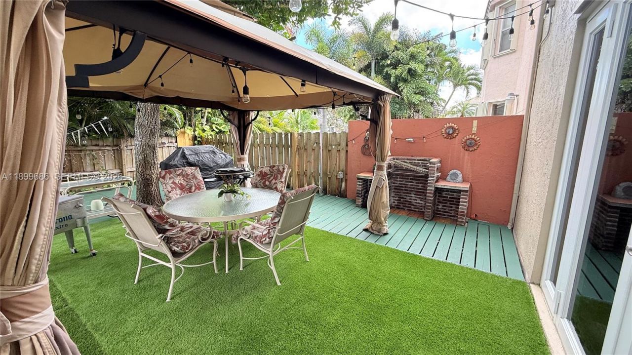 2271 NW 159th Ave, Pembroke Pines, FL 33028 Photo