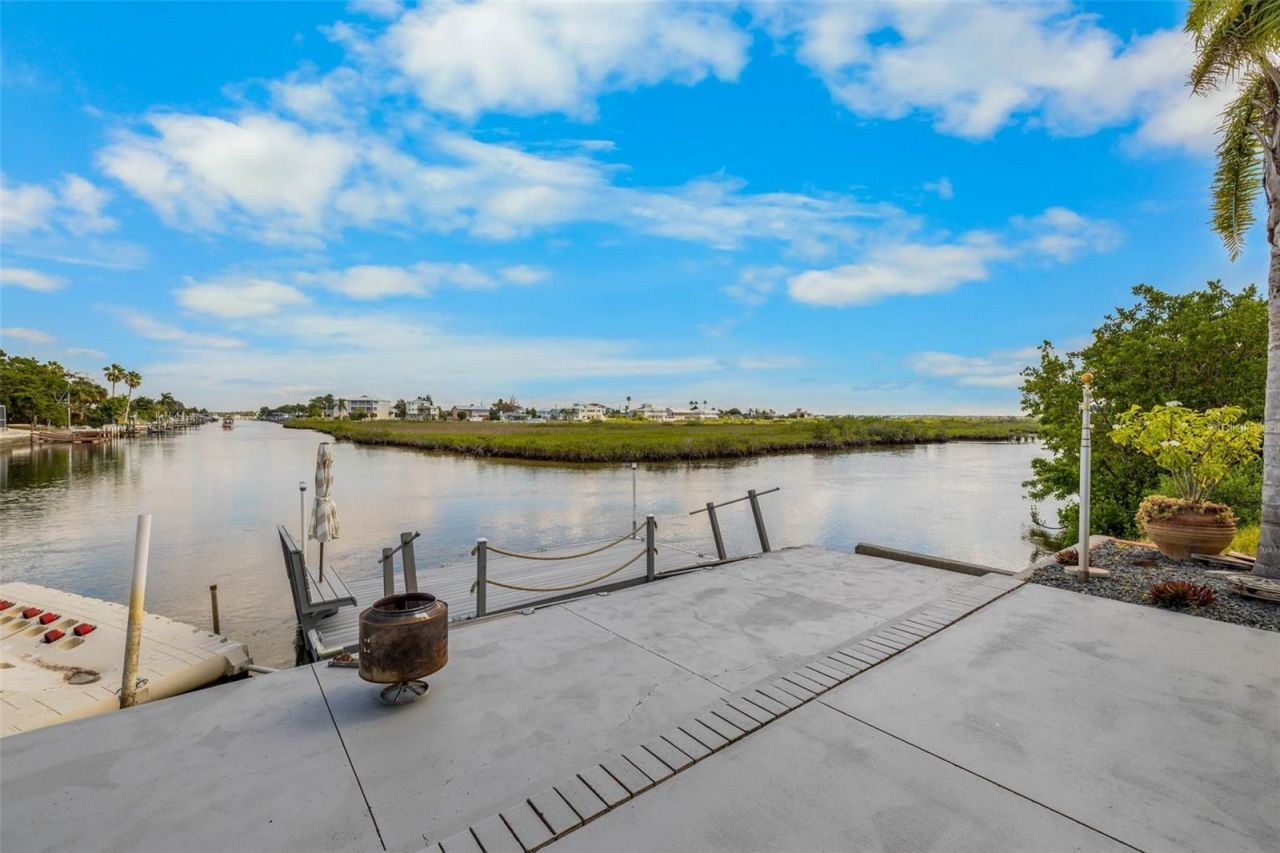 3280 Gulf Winds Circle, Hernando Beach, FL 34607 Photo