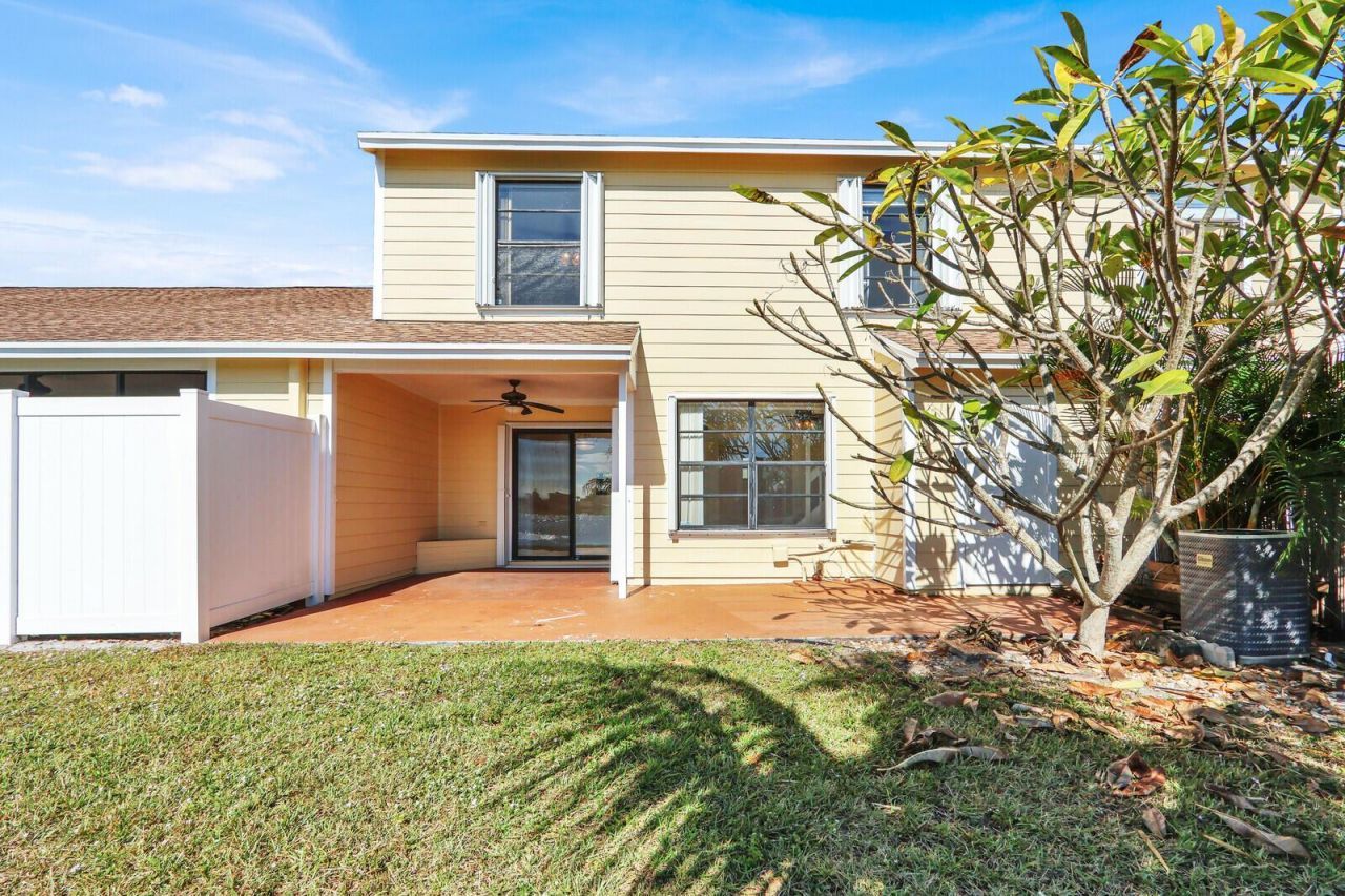 703 Stonewood Court, Unit 16b, Jupiter, FL 33458 Photo