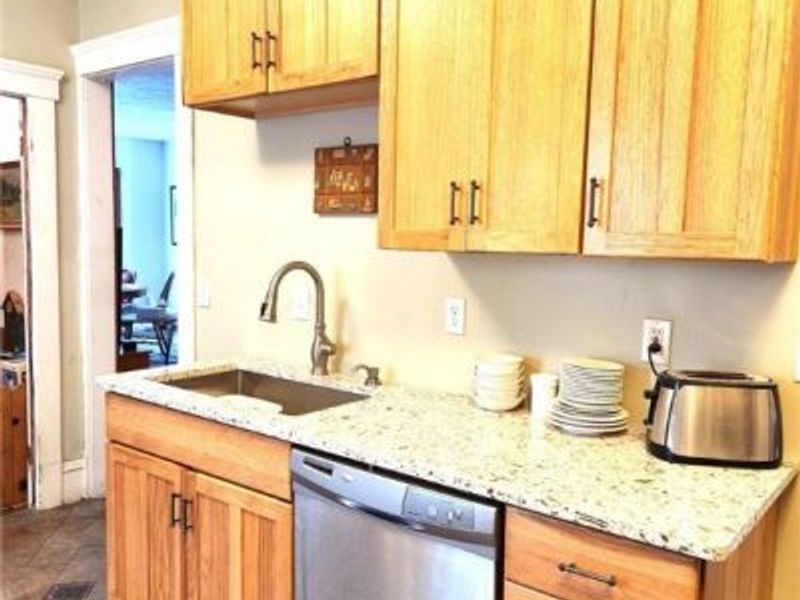 425 West Avenue, Elyria, OH 44035 Photo 11