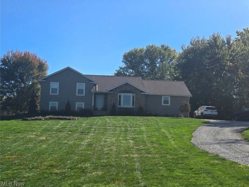 1026 Hartville Road N, Hartville, OH 44632 Photo 1