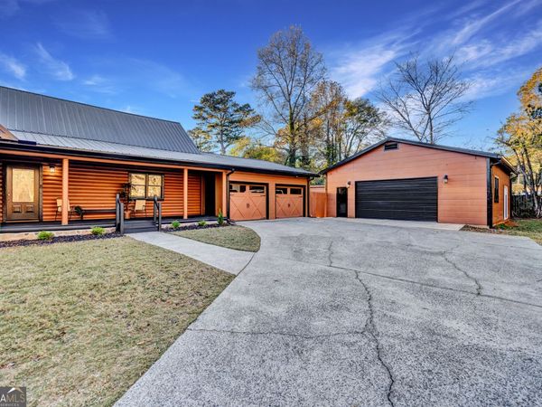 923 Pine Circle, Woodstock, GA 30189