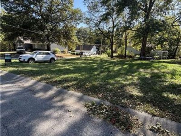 Locust Street, Pleasant Hill, MO 64080