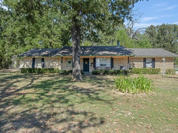 215 N OAKS Drive, Grand Saline, TX 75140