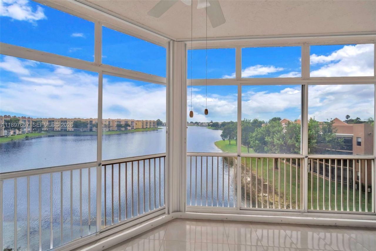 7486 Granville Dr, Unit 410, Tamarac, FL 33321 Photo