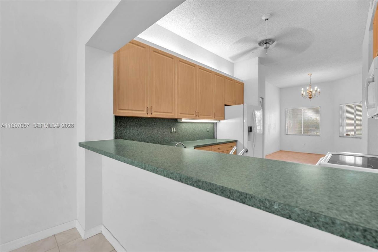 7486 Granville Dr, Unit 410, Tamarac, FL 33321 Photo