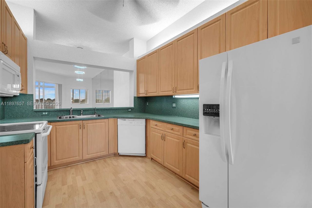 7486 Granville Dr, Unit 410, Tamarac, FL 33321 Photo