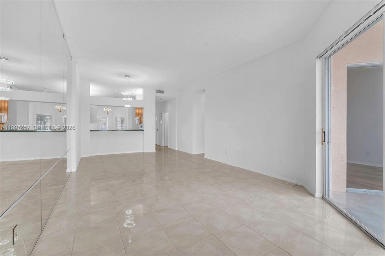 7486 Granville Dr, Unit 410, Tamarac, FL 33321 Photo