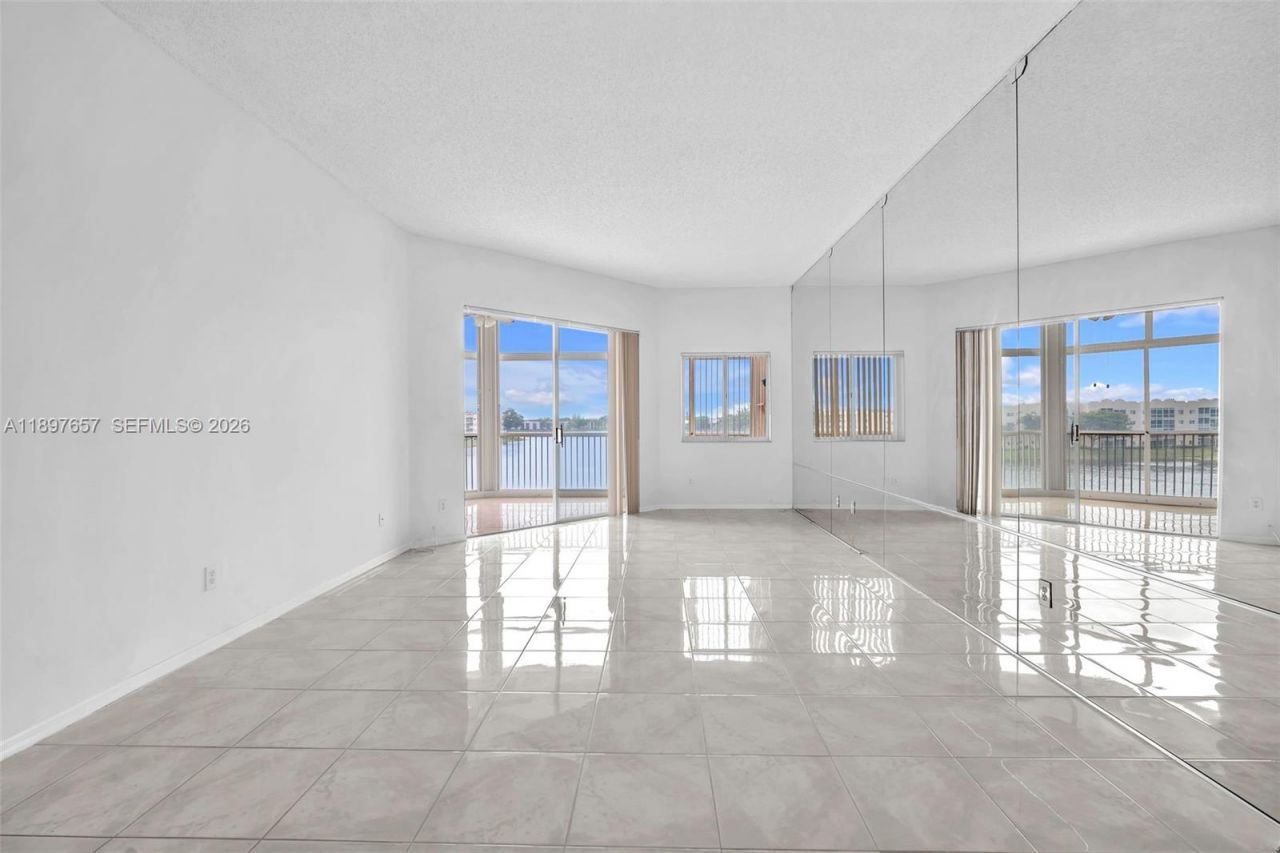 7486 Granville Dr, Unit 410, Tamarac, FL 33321 Photo