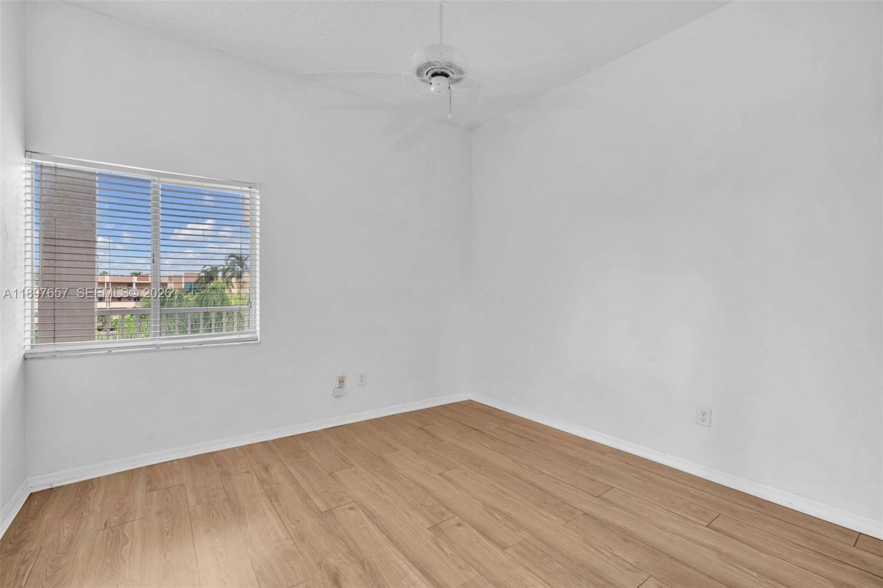 7486 Granville Dr, Unit 410, Tamarac, FL 33321 Photo