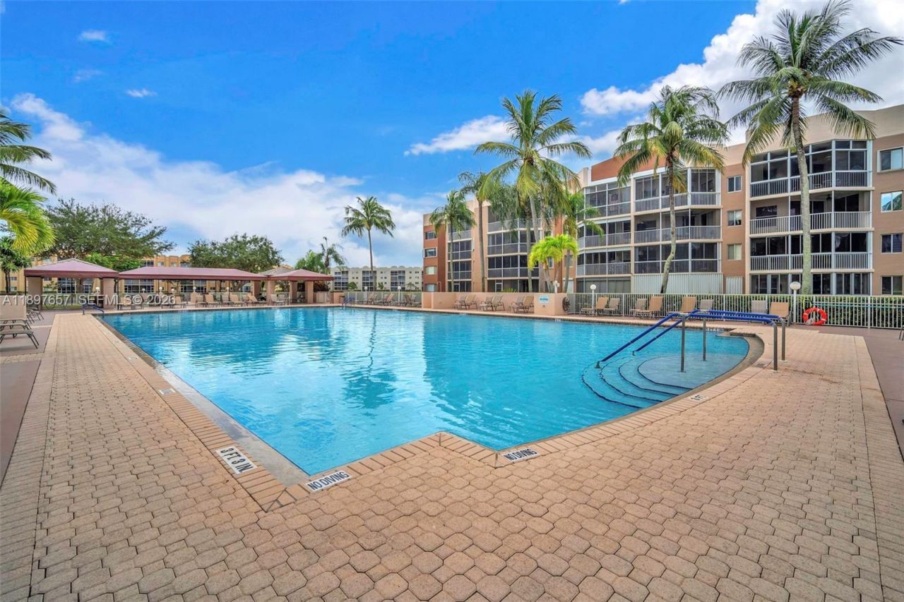 7486 Granville Dr, Unit 410, Tamarac, FL 33321 Photo